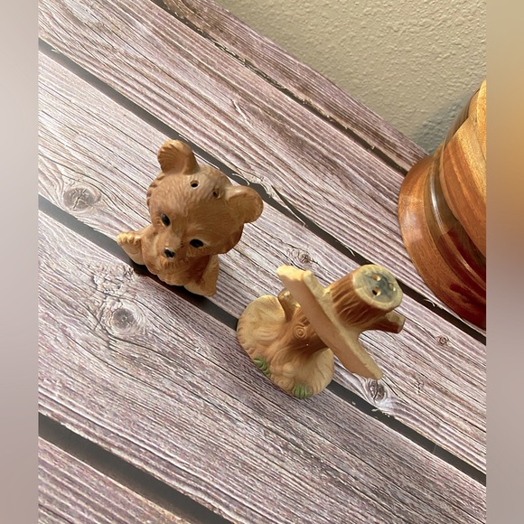 Adorable Vintage Bear & Tree Stump Salt & Pepper set marked Japan - Picture 6 of 9